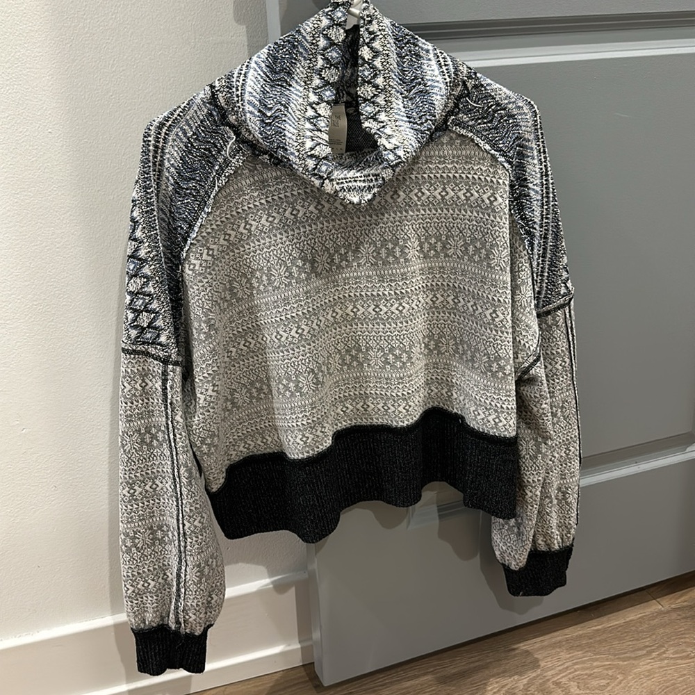 Free People Patterned Gray Sweater - image 5
